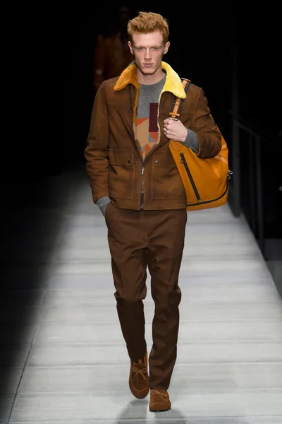 Look 12